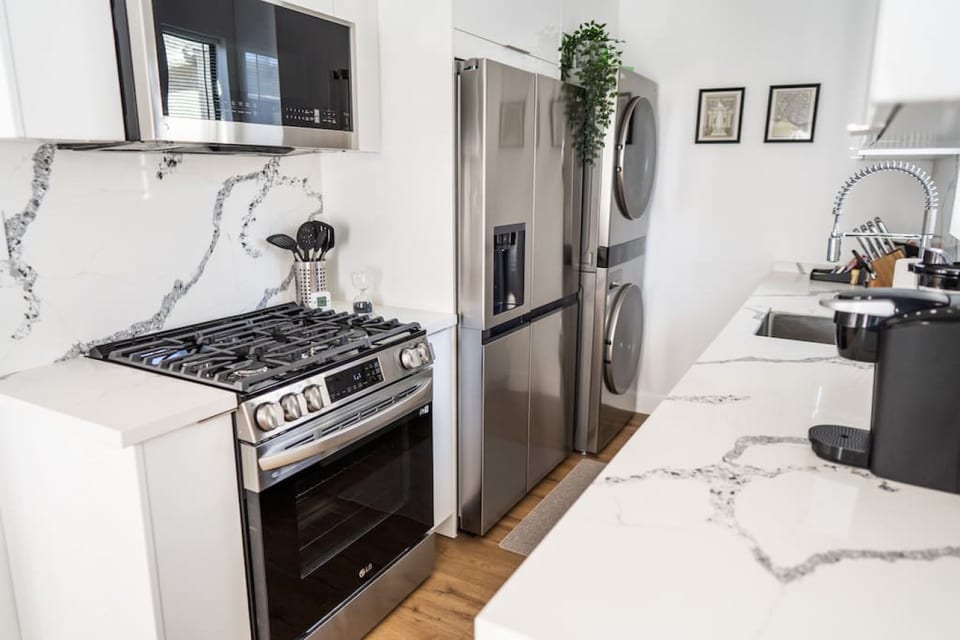 KITCHEN -- View 3D Virtual Tour of the Property Here: https://tinyurl.com/yuue4ajv