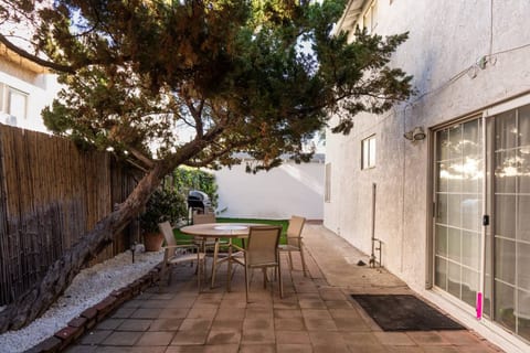 2BR APARTMENT with LARGE PRIVATE FENCED PATIO and PARKING (p59)