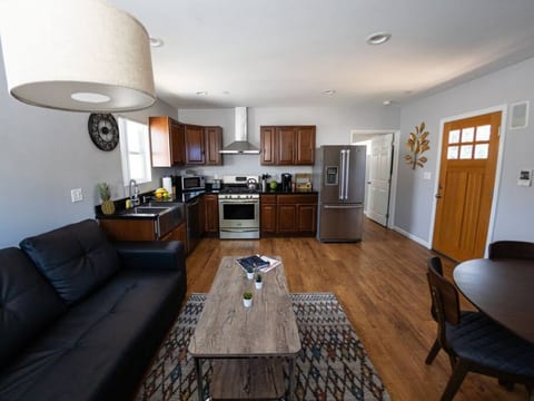 Attractive 1BR Home in Great NOHO District (p16)