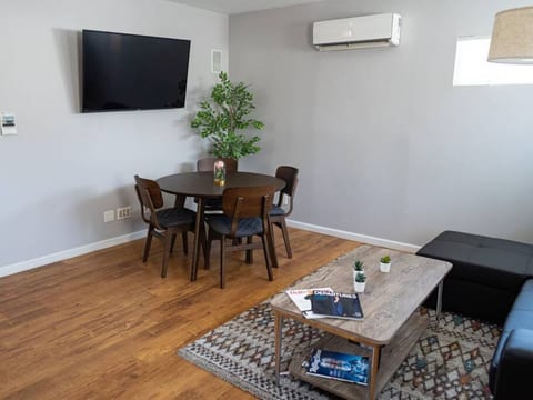 Attractive 1BR Home in Great NOHO District (p16)