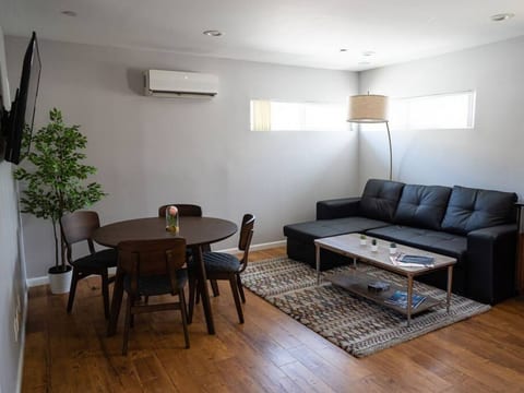 Attractive 1BR Home in Great NOHO District (p16)