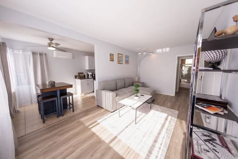 SLEEK 1BR FULLY RENOVATED 2023 in NOHO ARTS DISTRICT p45