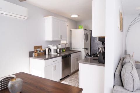 SLEEK 1BR FULLY RENOVATED 2023 in NOHO ARTS DISTRICT p45