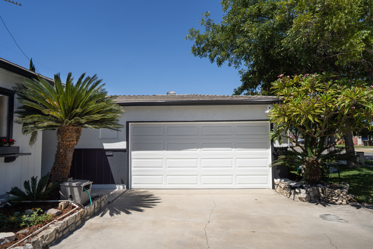 disneyland!-renovated-3br-fullerton-house-w-garage-and-fenced-yard-p56/