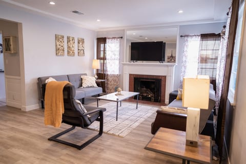 LIVING ROOM -- View 3D Virtual Tour of the Property Here: https://tinyurl.com/nhbvdey4