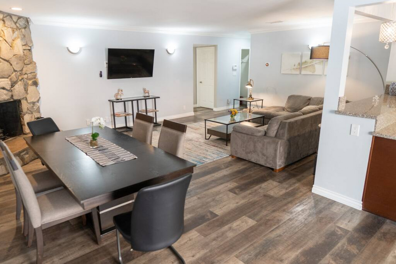 3D Virtual Tour: https://my.matterport.com/show/?m=CTaHLfjvHf4