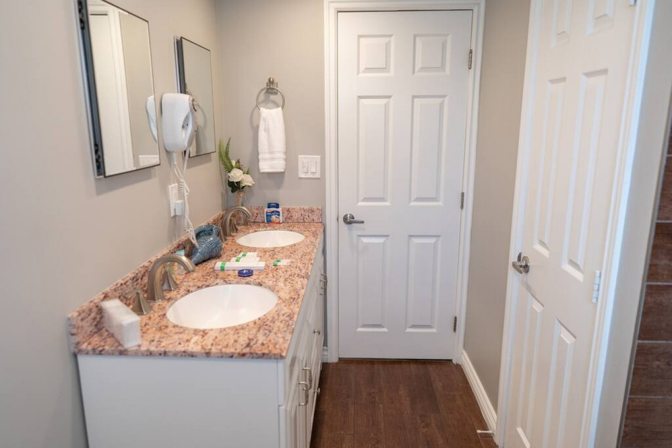 3D Virtual Tour: https://my.matterport.com/show/?m=CTaHLfjvHf4