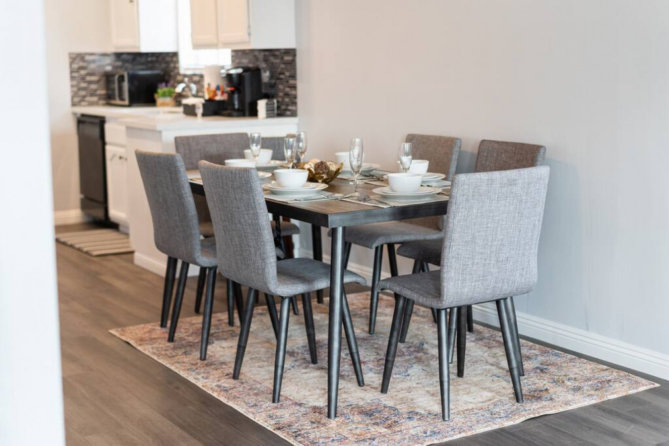 large-4-bedroom-house-with-air-hockey-table-close-to-disneyland-in-orange-county-(p41)/