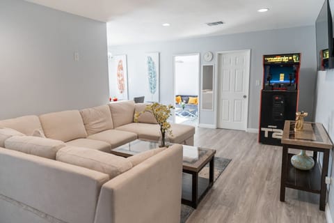 DISNEYLAND! 5BR FULLERTON HOUSE FULLY REMODELED 2023 w/ GARAGE & FENCED YARD p61