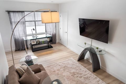 LIVING ROOM -- View 3D Virtual Tour of the Property Here: https://tinyurl.com/jubbwwad