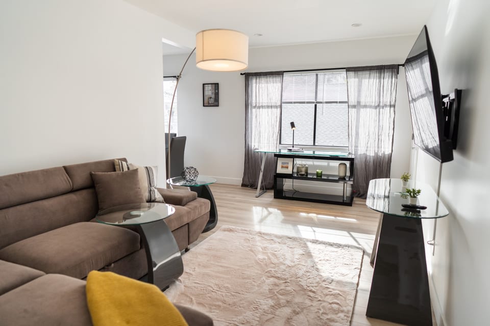 LIVING ROOM -- View 3D Virtual Tour of the Property Here: https://tinyurl.com/jubbwwad