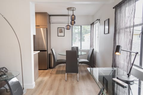 COZY URBAN RETREAT: NEWLY REMODELED 1BR NOHO APARTMENT w/ FENCED PATIO (p60)