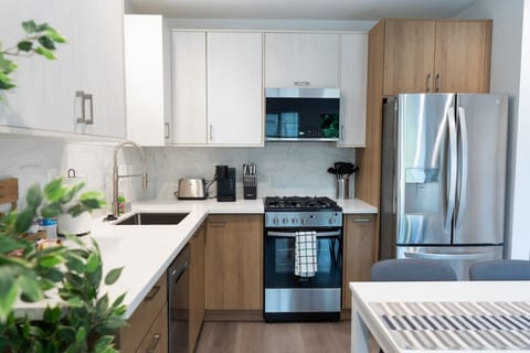 NEW 1-BEDROOM HOME BUILT IN 2022 LOCATED IN THE AWESOME NOHO ARTS DISTRICT AREA (p54)