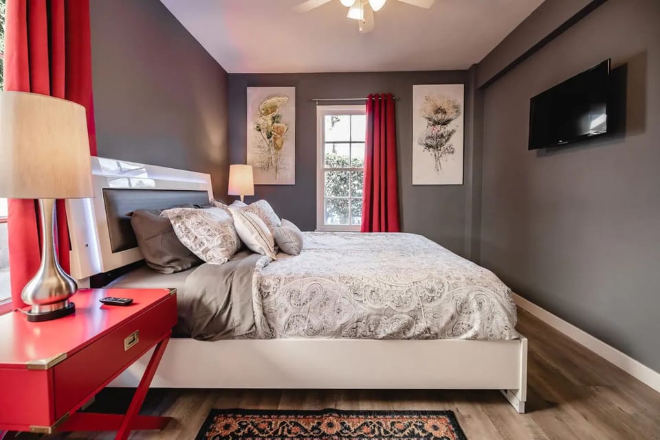 FANTASTIC RENOVATED 1BR HOME with PRIVATE FENCED PATIO in NOHO ARTS DISTRICT p21 - Los Angeles