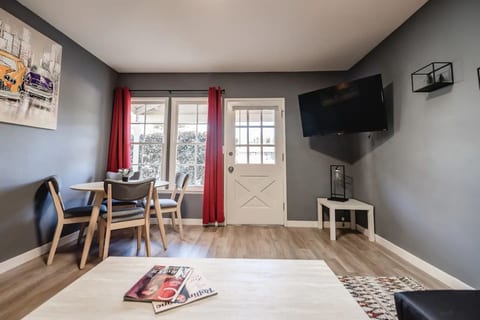 FANTASTIC RENOVATED 1BR HOME with PRIVATE FENCED PATIO in NOHO ARTS DISTRICT p21