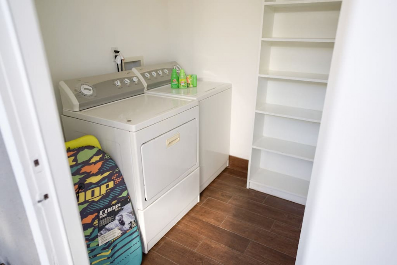 VAN NUYS DELIGHT: QUAINT 1BR GUESTHOUSE w/ COVERED PARKING & PRIVATE PATIO p18 - Los Angeles