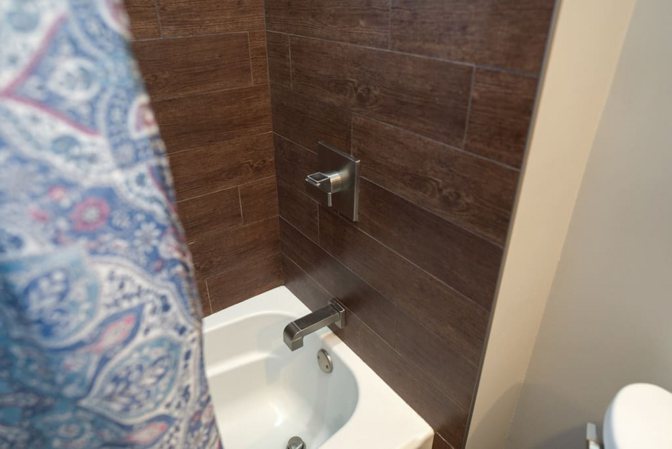 VAN NUYS DELIGHT: QUAINT 1BR GUESTHOUSE w/ COVERED PARKING & PRIVATE PATIO p18 - Los Angeles