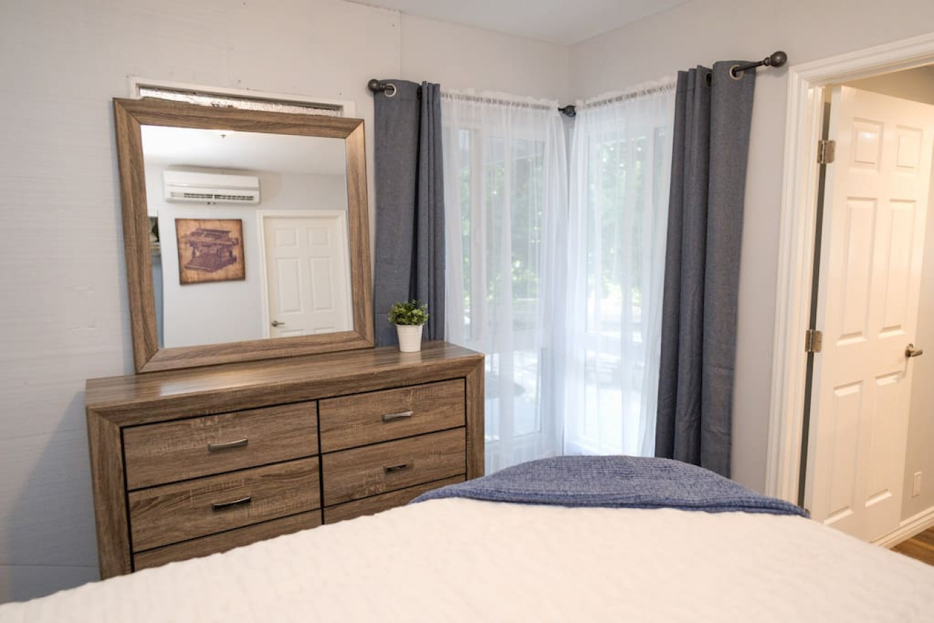 3D Virtual Tour: https://my.matterport.com/show/?m=dJS4KbfjYqm