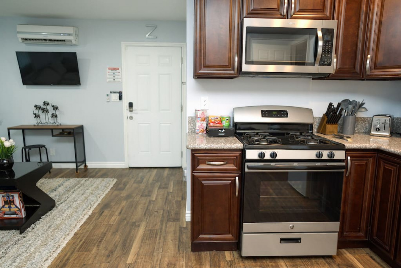 3D Virtual Tour: https://my.matterport.com/show/?m=dJS4KbfjYqm