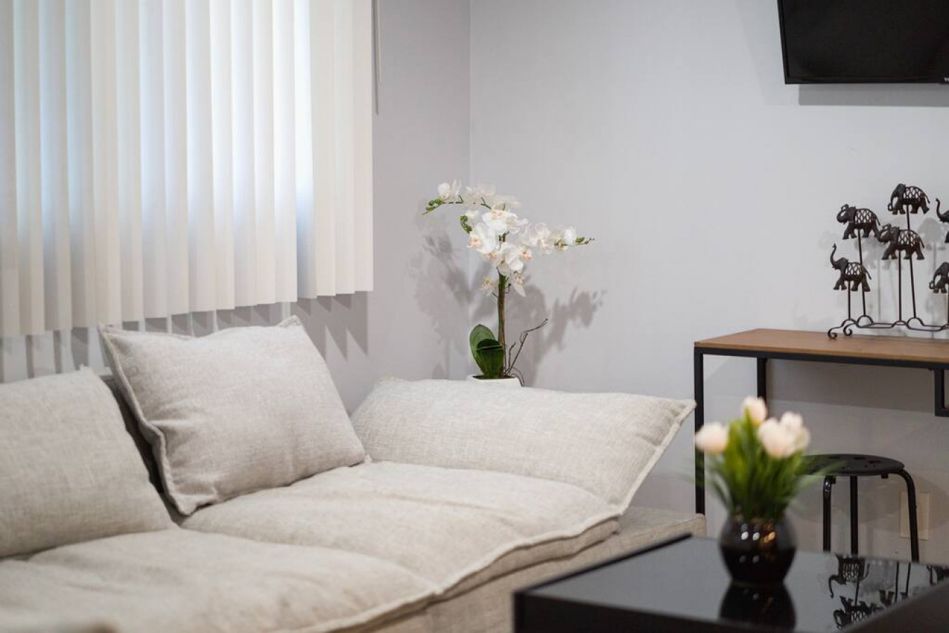 3D Virtual Tour: https://my.matterport.com/show/?m=dJS4KbfjYqm