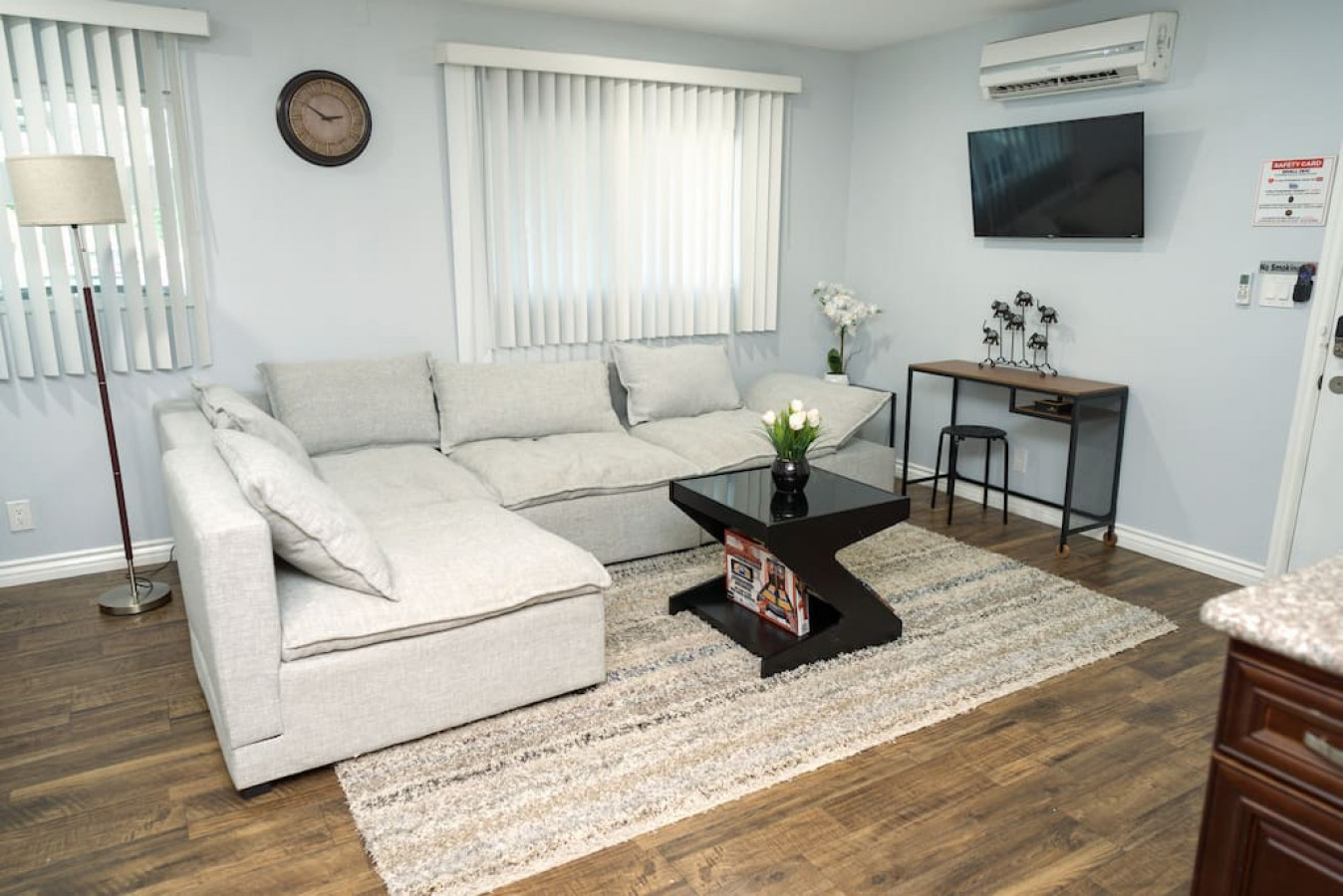 3D Virtual Tour: https://my.matterport.com/show/?m=dJS4KbfjYqm