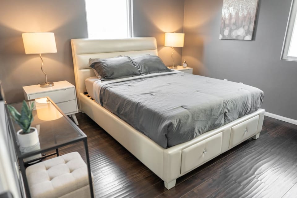 Modern Comfort: 2BR Townhome w/ Private Patio p20 - North Hollywood
