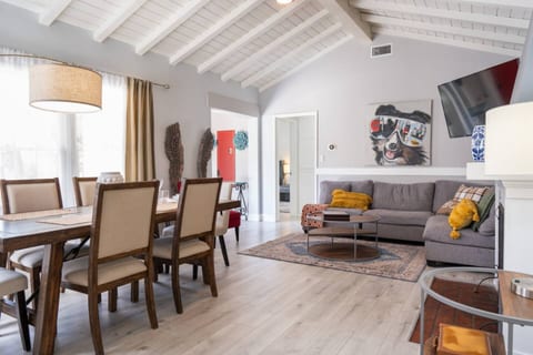 Remodeled 4BR Home in NoHo w/ Patio & Parking p13