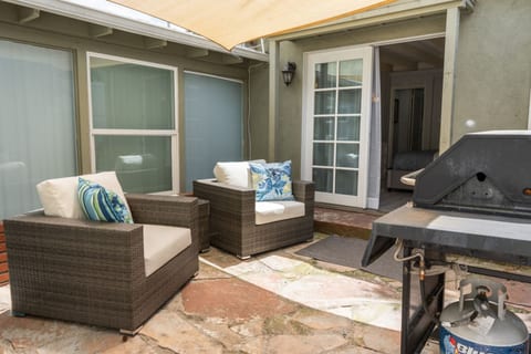 4BR Home w/ Parking & Private Patio in NoHo p13
