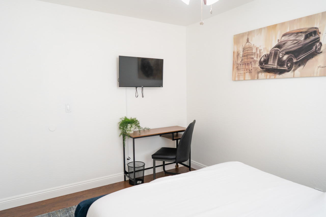 SPACIOUS 4-BEDROOM HOME WITH LARGE YARD AND GARAGE NEAR KNOTT'S BERRY FARM (p67) - Cypress