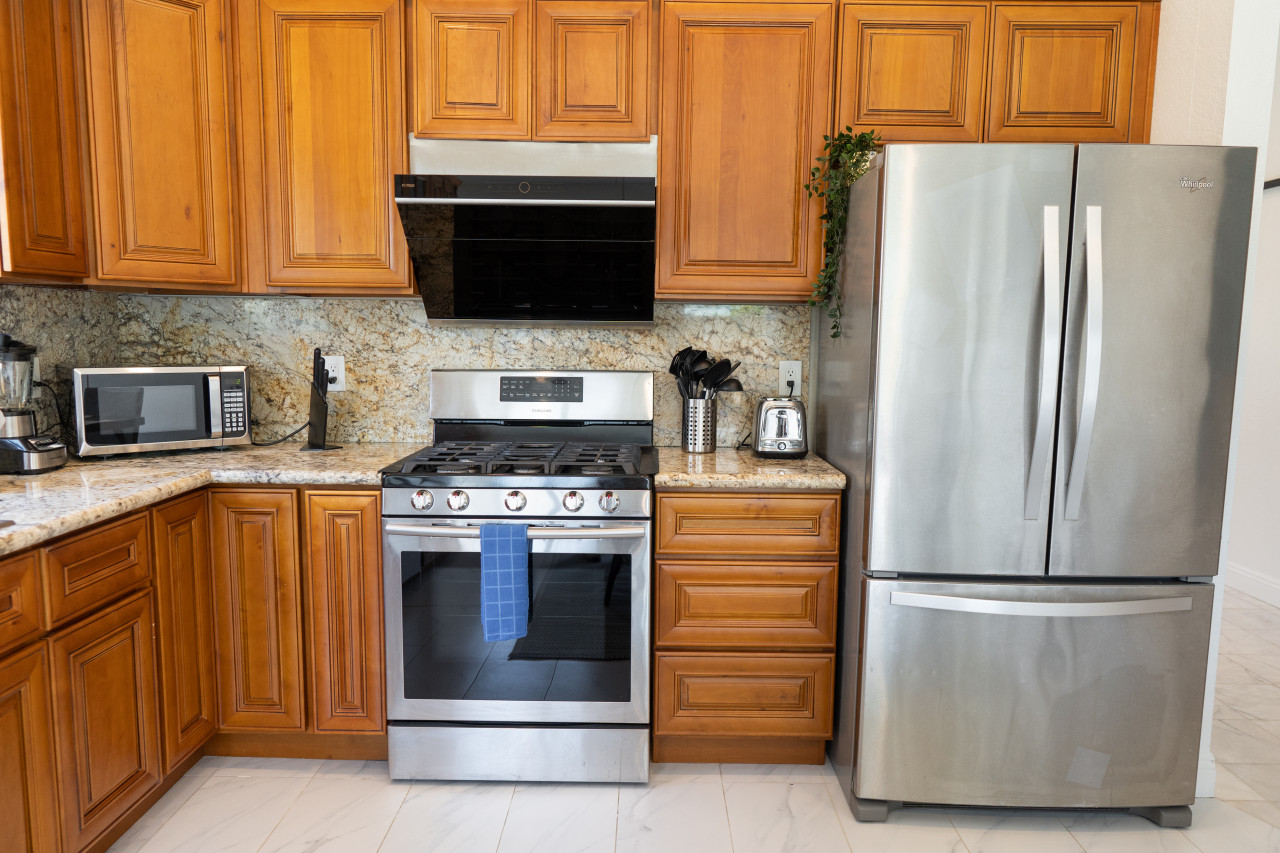 SPACIOUS 4-BEDROOM HOME WITH LARGE YARD AND GARAGE NEAR KNOTT'S BERRY FARM (p67) - Cypress