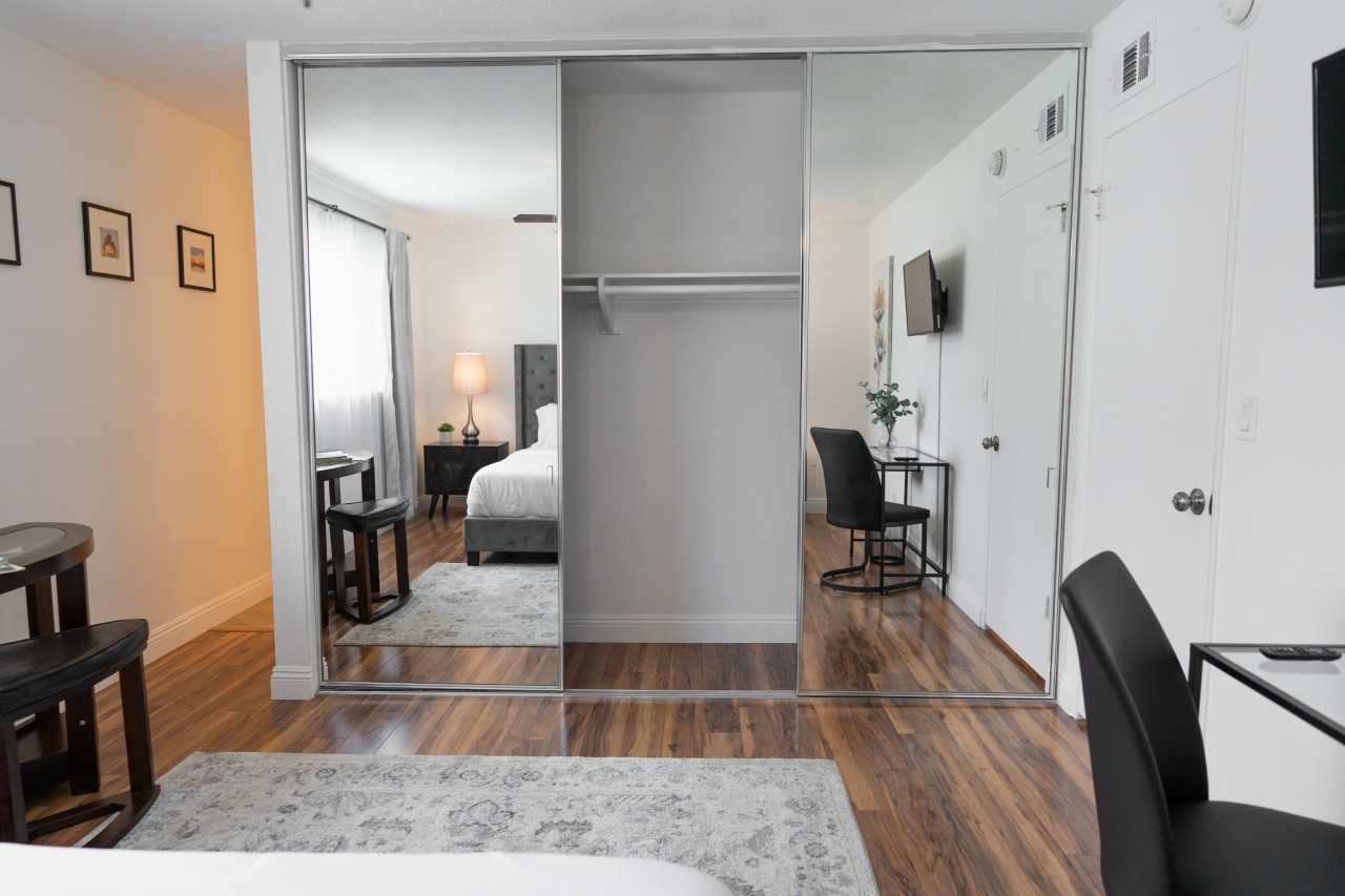 SPACIOUS 4-BEDROOM HOME WITH LARGE YARD AND GARAGE NEAR KNOTT'S BERRY FARM (p67) - Cypress