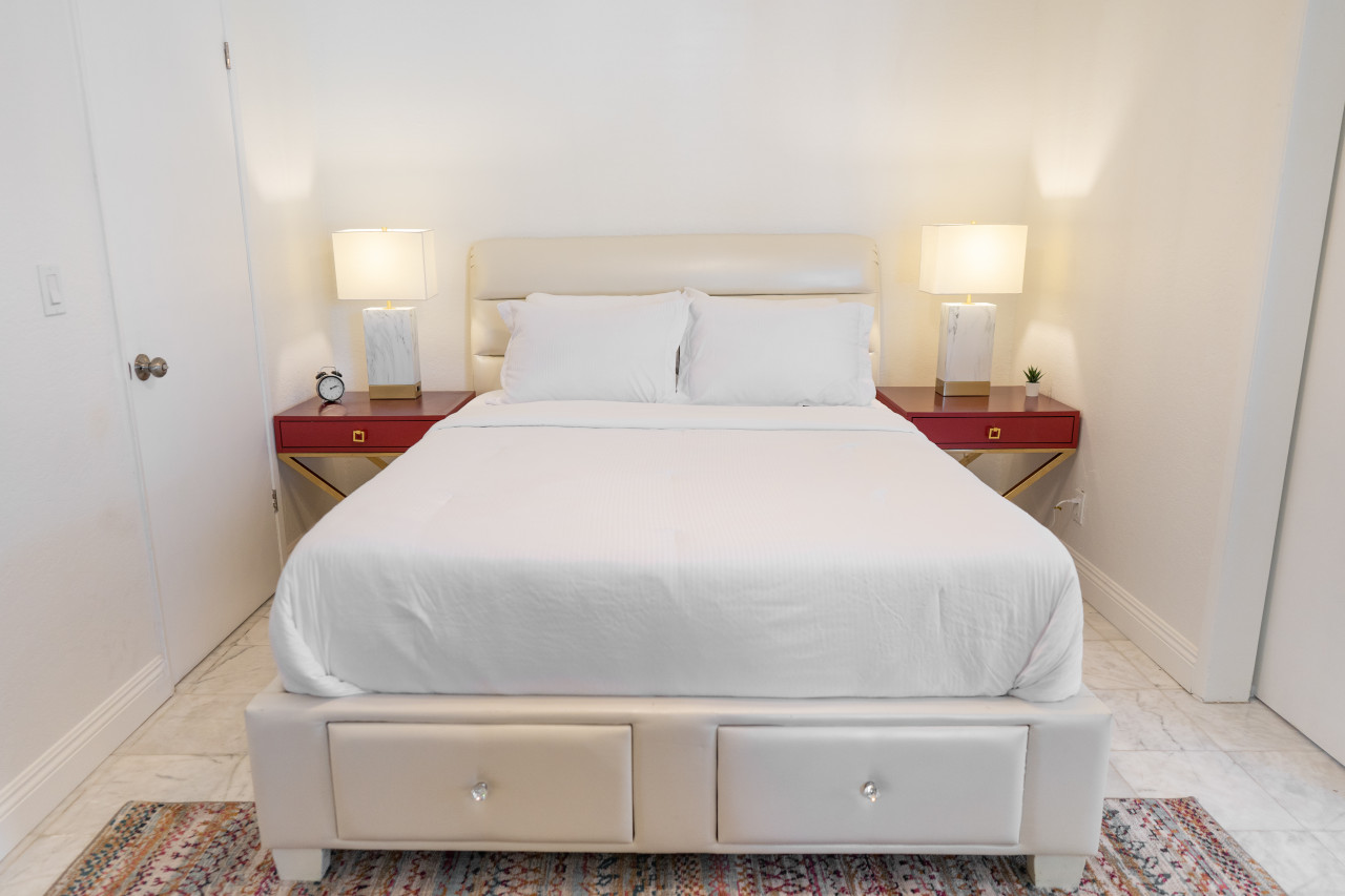 SPACIOUS 4-BEDROOM HOME WITH LARGE YARD AND GARAGE NEAR KNOTT'S BERRY FARM (p67) - Cypress