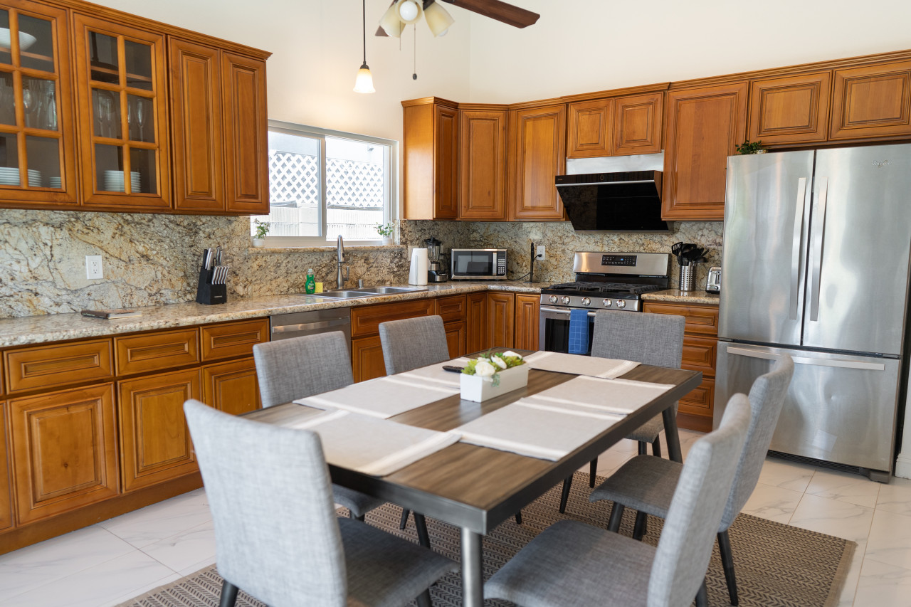 SPACIOUS 4-BEDROOM HOME WITH LARGE YARD AND GARAGE NEAR KNOTT'S BERRY FARM (p67) - Cypress