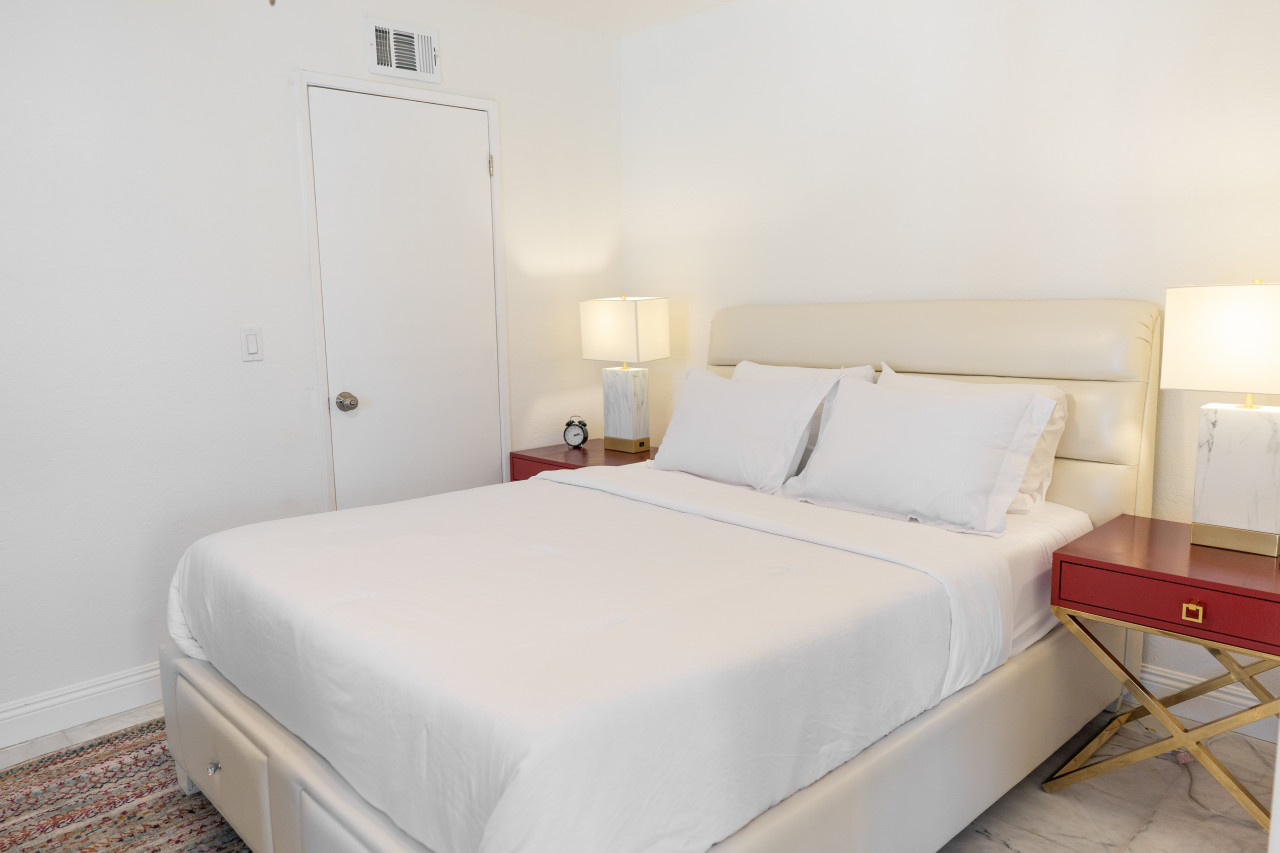 SPACIOUS 4-BEDROOM HOME WITH LARGE YARD AND GARAGE NEAR KNOTT'S BERRY FARM (p67) - Cypress