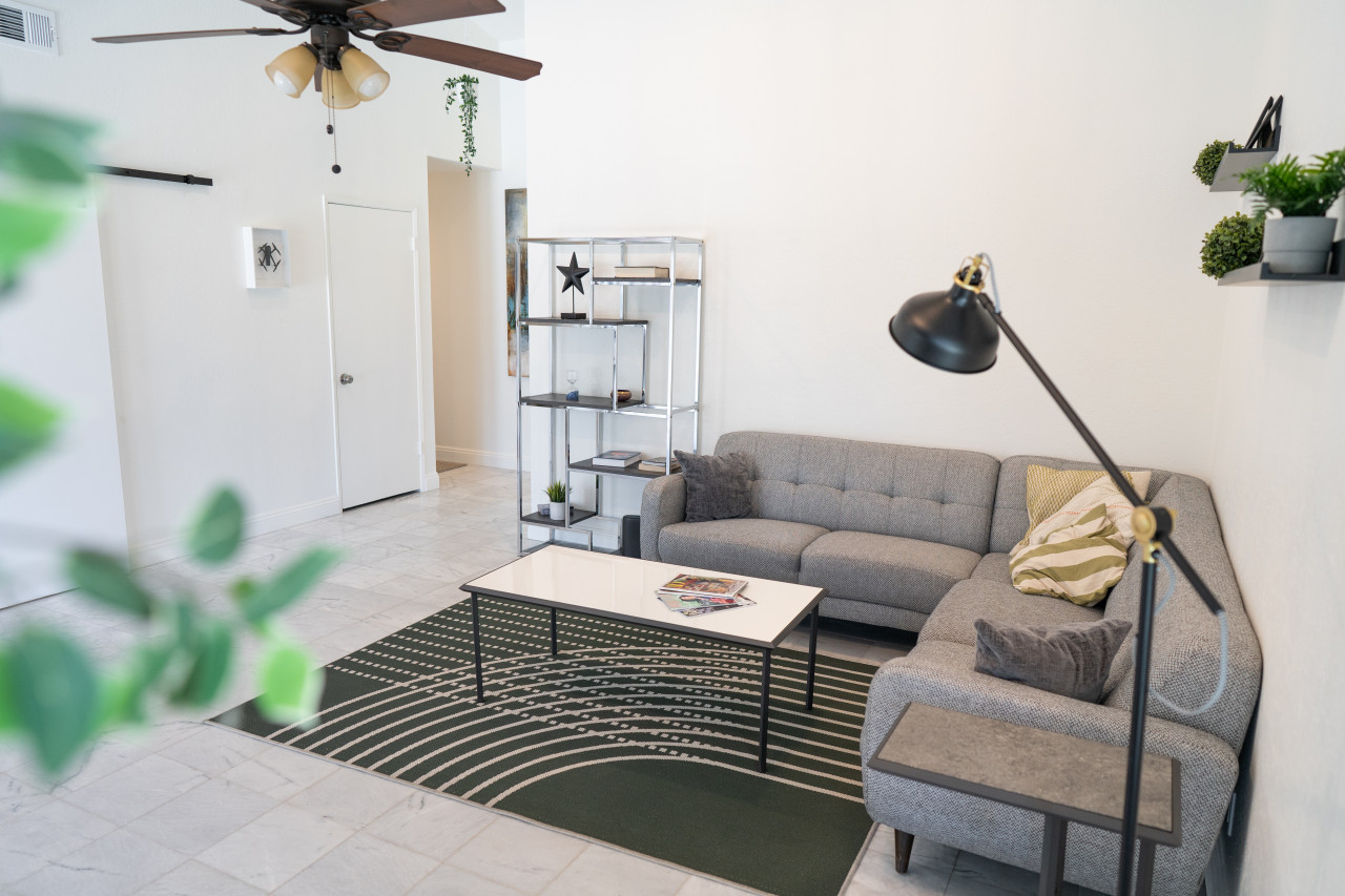 SPACIOUS 4-BEDROOM HOME WITH LARGE YARD AND GARAGE NEAR KNOTT'S BERRY FARM (p67) - Cypress