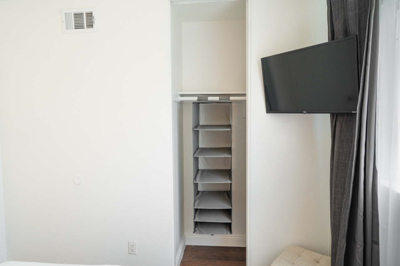 SPACIOUS 4-BEDROOM HOME WITH LARGE YARD AND GARAGE NEAR KNOTT'S BERRY FARM (p67) - Cypress