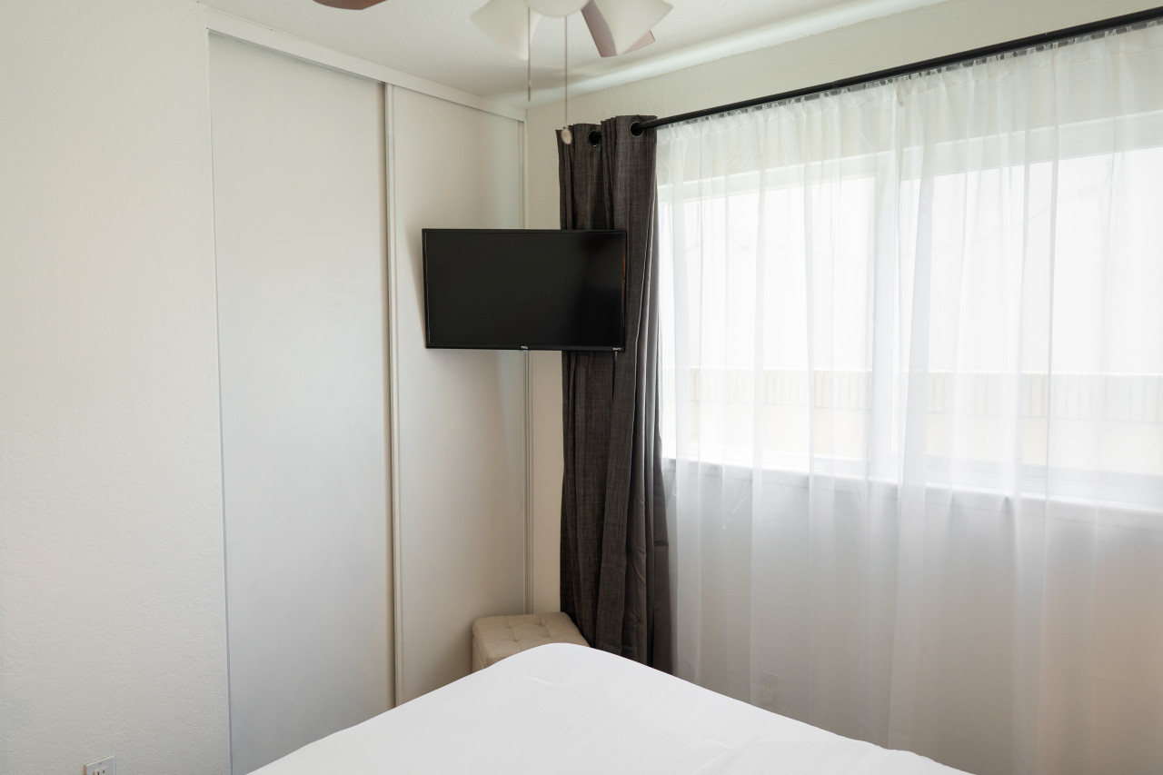 SPACIOUS 4-BEDROOM HOME WITH LARGE YARD AND GARAGE NEAR KNOTT'S BERRY FARM (p67) - Cypress