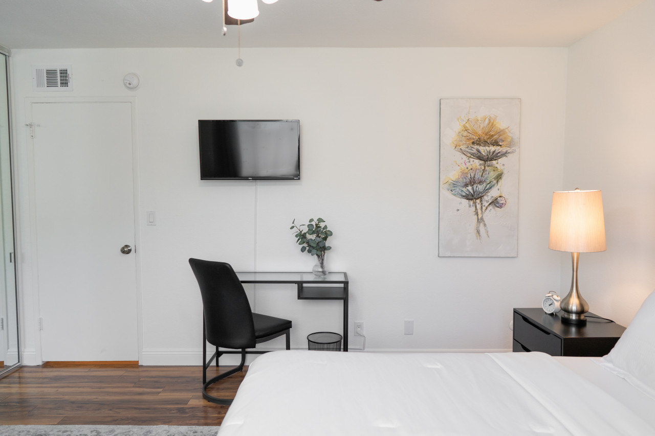 SPACIOUS 4-BEDROOM HOME WITH LARGE YARD AND GARAGE NEAR KNOTT'S BERRY FARM (p67) - Cypress