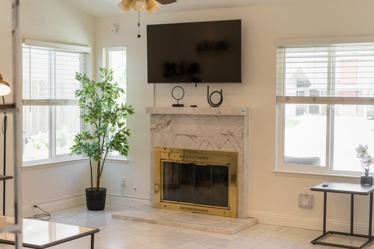 SPACIOUS 4-BEDROOM HOME WITH LARGE YARD AND GARAGE NEAR KNOTT'S BERRY FARM (p67) - Cypress