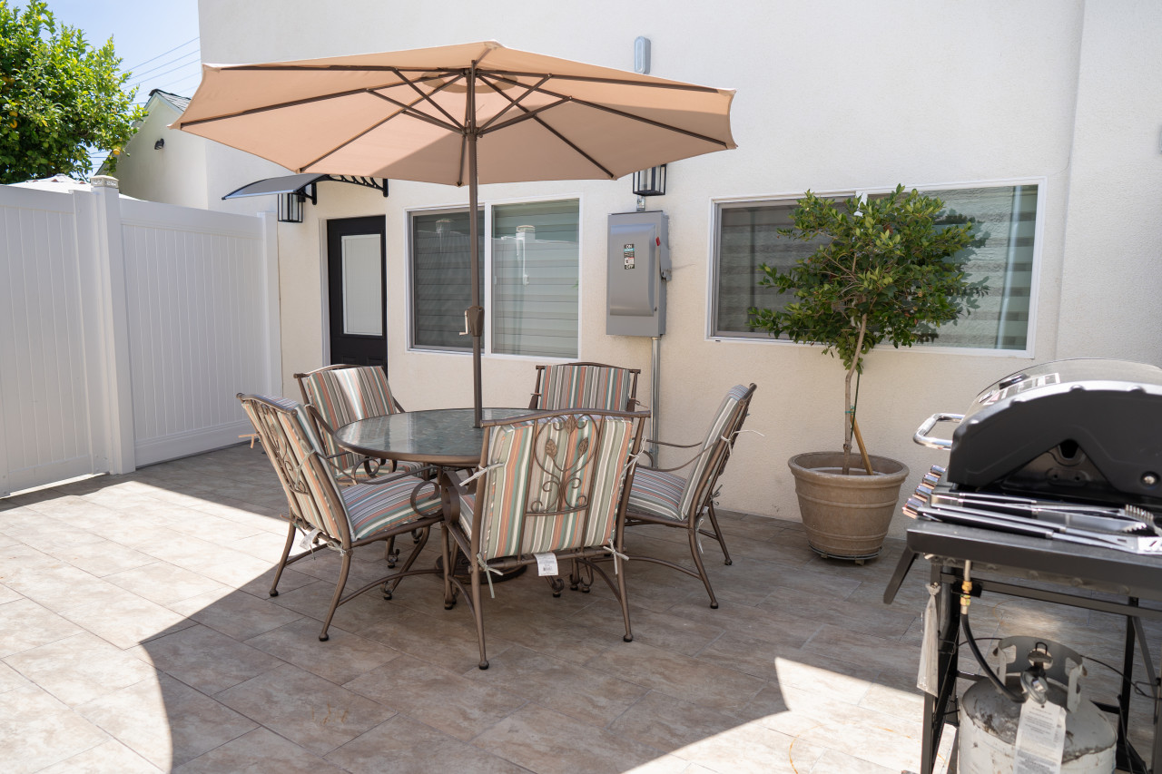 PRIVATE OUTDOOR FENCED PATIO WITH BBQ GRILL & OUTDOOR SEATING/DINING -- View 3D Virtual Tour of the Property Here: https://tinyurl.com/477rz42s