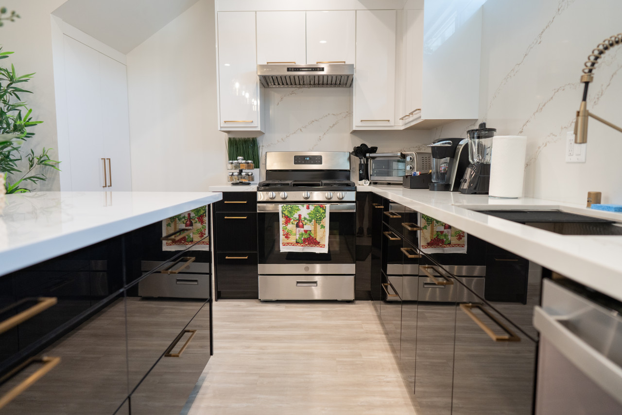 KITCHEN -- View 3D Virtual Tour of the Property Here: https://tinyurl.com/477rz42s