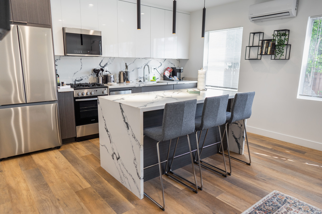 KITCHEN & DINING AREA -- View 3D Virtual Tour of the Property Here: http://tinyurl.com/ynez69em