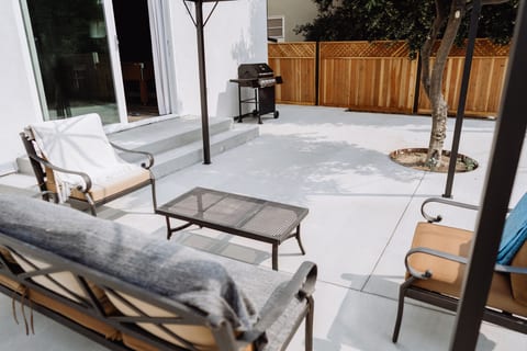 PRIVATE FENCED BACK PATIO WITH PRIVATE HOT TUB, BBQ GRILL & OUTDOOR SEATING/FURNITURE