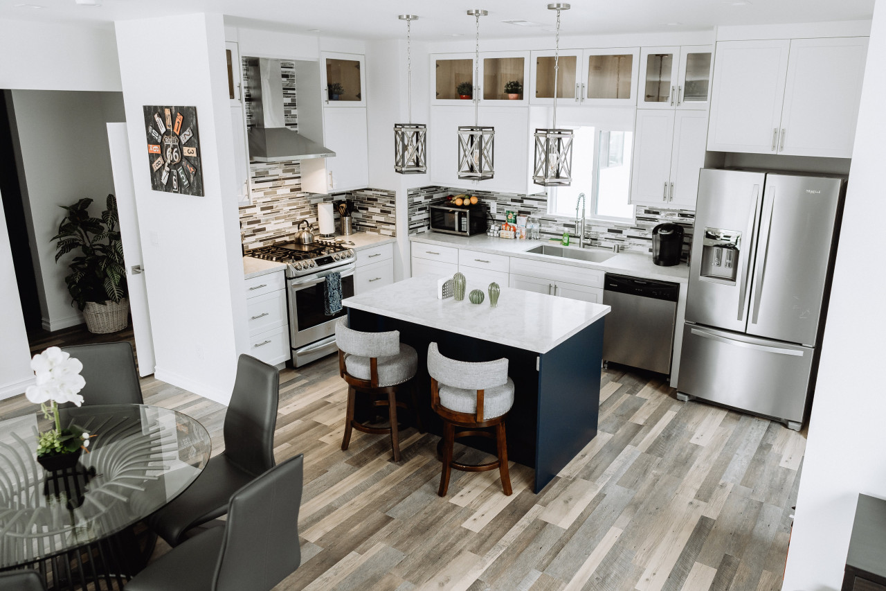 KITCHEN & DINING AREA