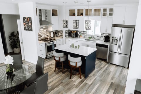 KITCHEN & DINING AREA
