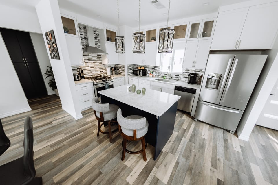 KITCHEN & DINING AREA