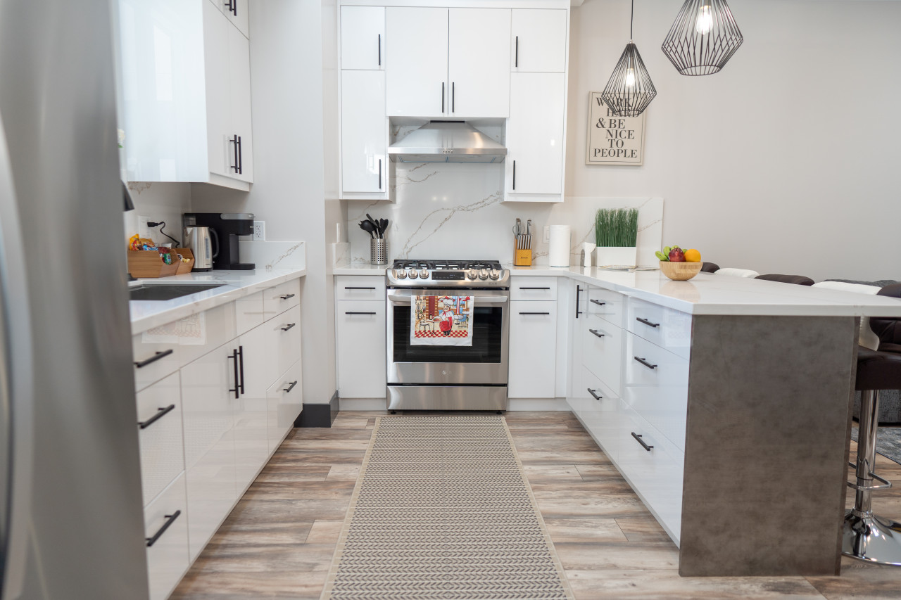 KITCHEN & DINING AREA