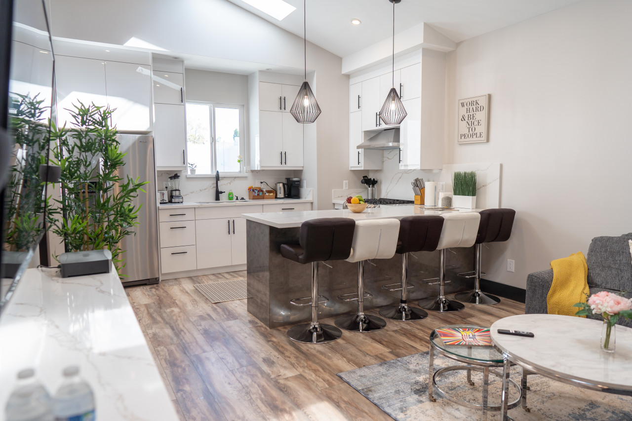 KITCHEN & DINING AREA