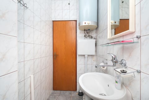 Apartments Ljubica - Unit 370999-13