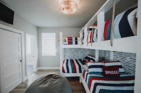  Crew features 2 bunks, all full size beds and 1 Corda-Roy that folds out into a full size mattress.  